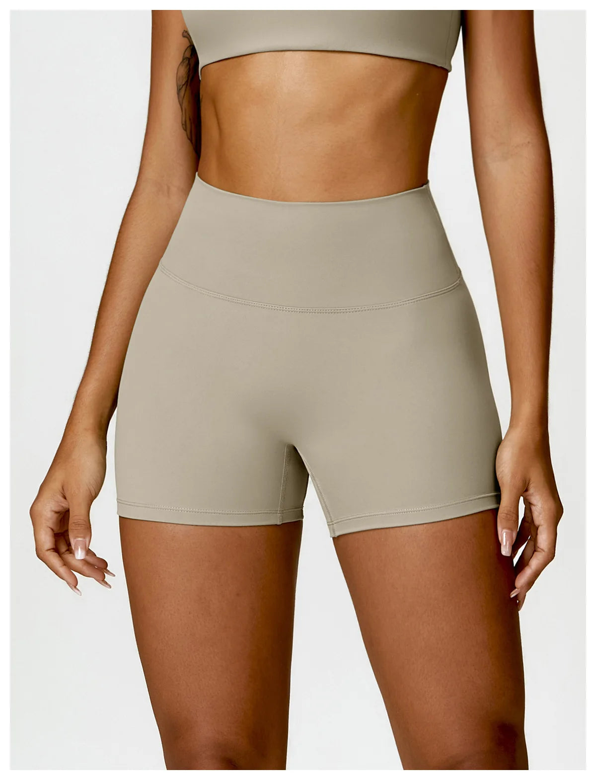 ELEVATE SHORTS CAMEL PALM